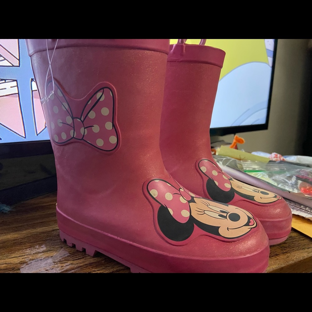 Disney Minnie Mouse pink rain boots